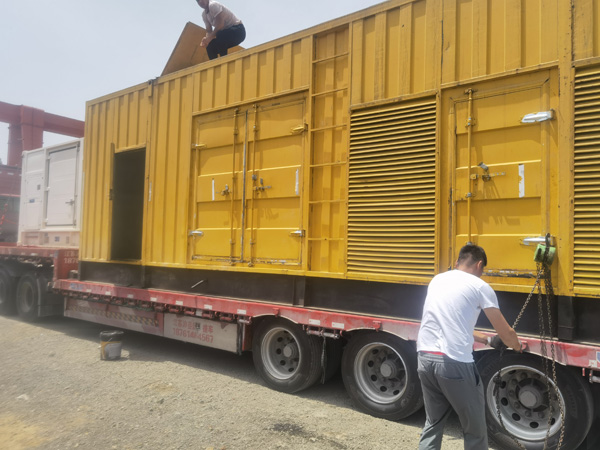 前郭除了负载情况和发动机维护，还有哪些因素会影响 200kw 柴油发电机的油耗？