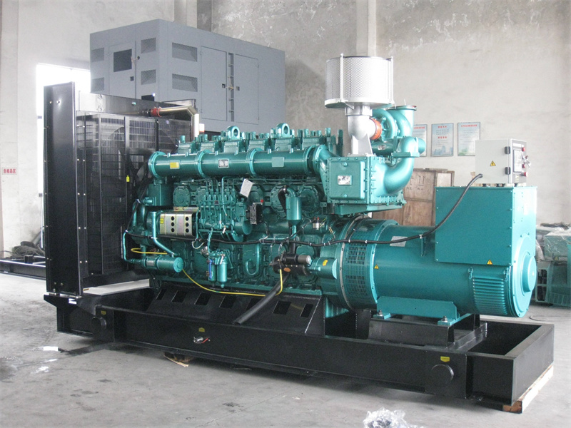 前郭200KW 柴油发电机的油耗是多少？