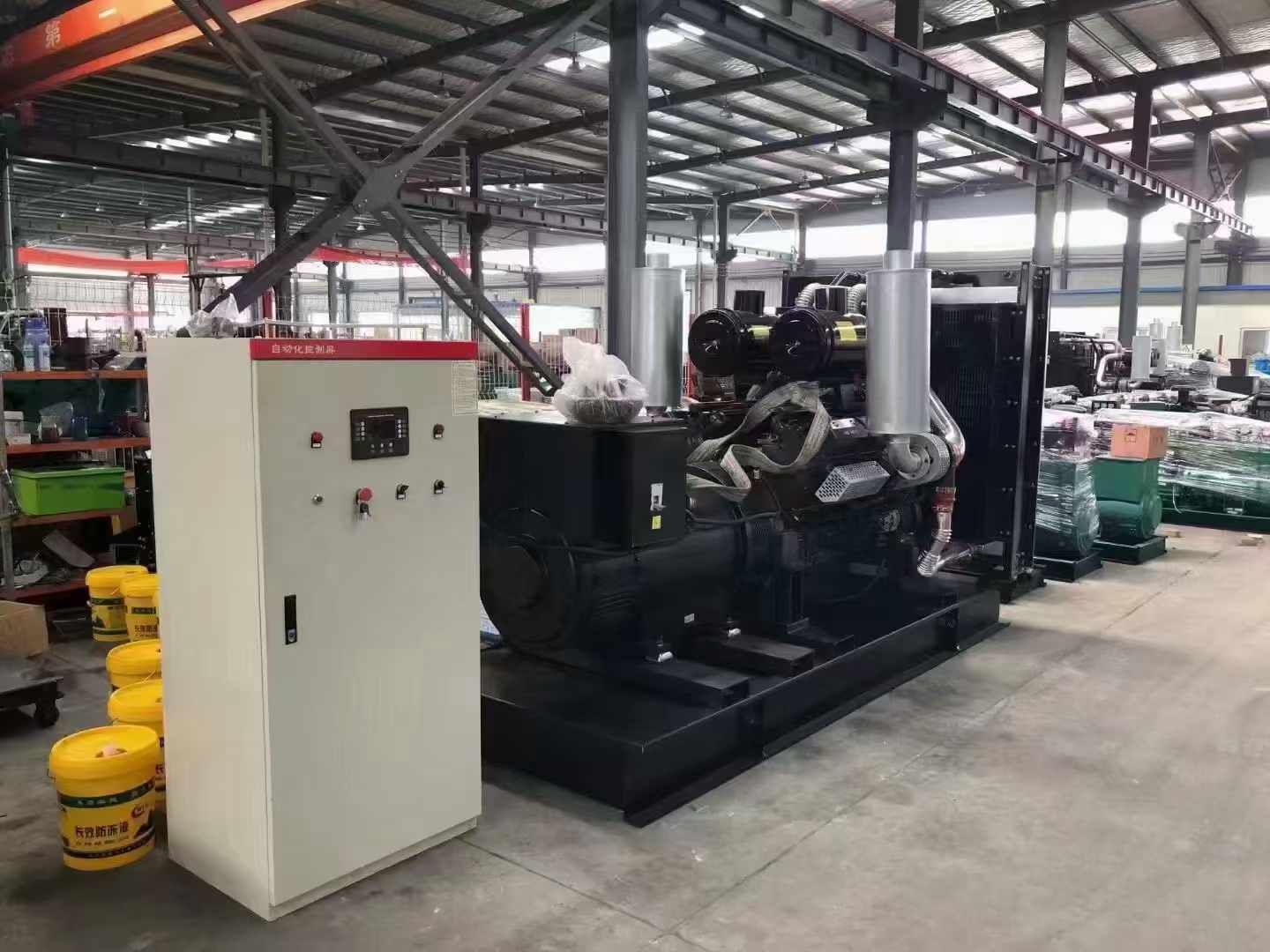 前郭柴油发电机运行时的噪音和振动水平如何？