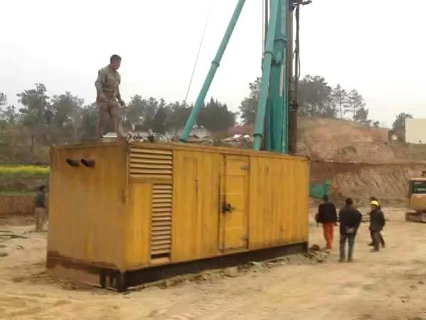 前郭如何判断水冷式机油散热器密封件是否需要更换？